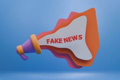 Ilustração 3D de um megafone colorido com a inscrição “Fake News”, simbolizando desinformação nas mídias digitais